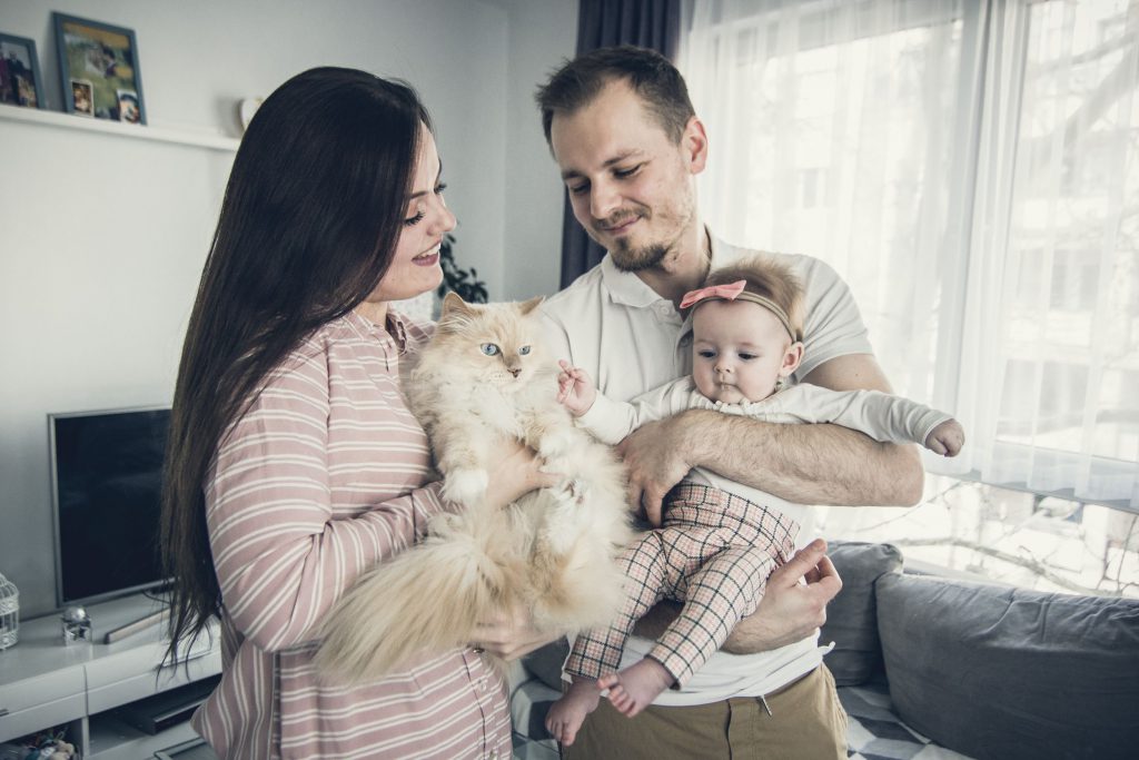 portret rodzinny z kotem sesja lifestyle koszalin