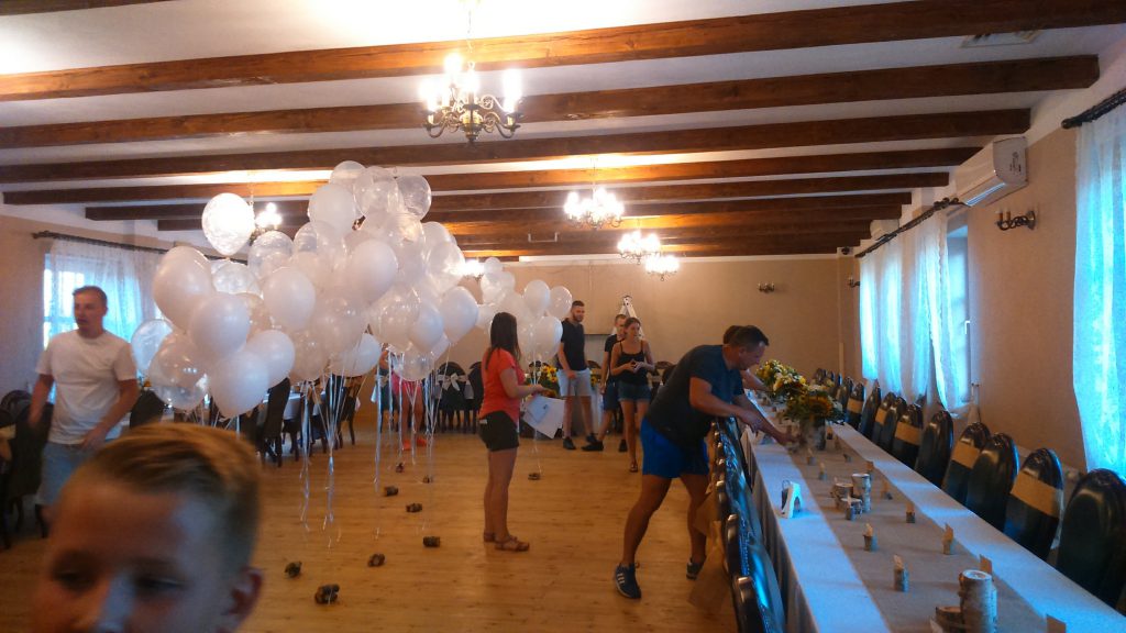 przygotowania sali weselnej balony z helem dworek golikowo