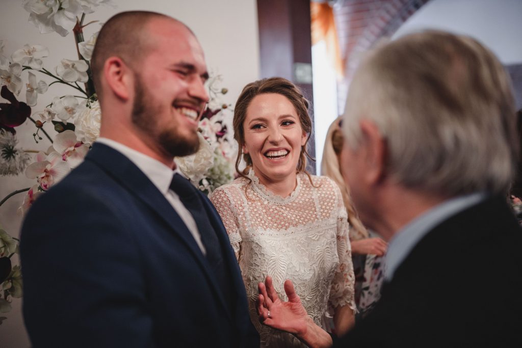 fotograf na ślub- Barbara Rompska, Koszalin,  Urząd Stanu Cywilnego, życzenia dla pary młodej