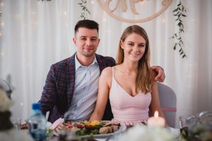 para młoda wesele w na sali weselnej w sławsku