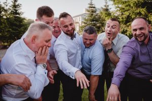 pan młody, obrączki, wesele mielno, rompska fotografia