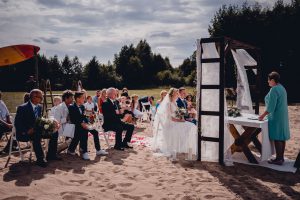 Rustykalny ślub cywilny w plenerze nad jeziorem - Ranczo Panderossa fotograf koszalin