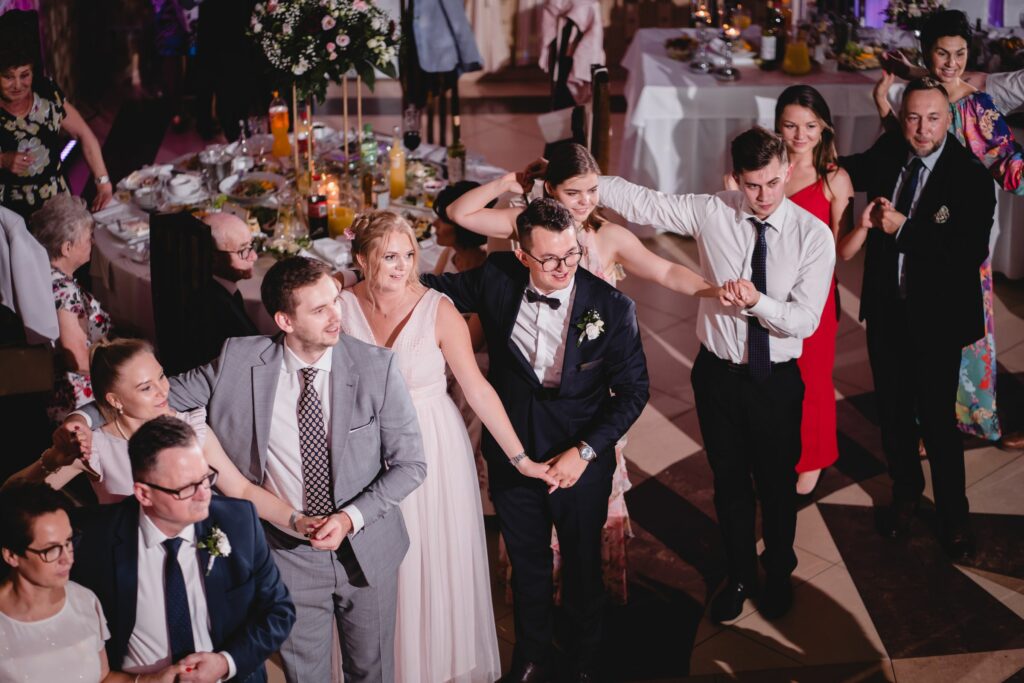 wesele na sali Aureus, Słupsk, Barbara Rompska, fotograf ślubny, zabawa, taniec, impreza