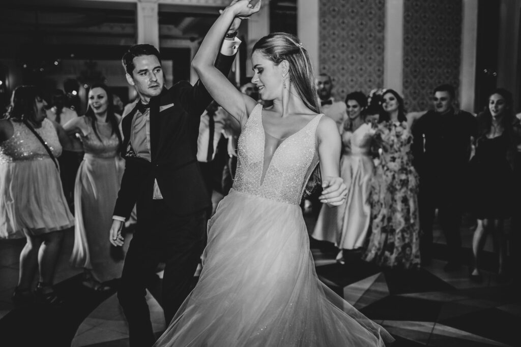 wesele na sali Aureus, Słupsk, Barbara Rompska, fotograf ślubny, zabawa, taniec, impreza, nowożeńcy