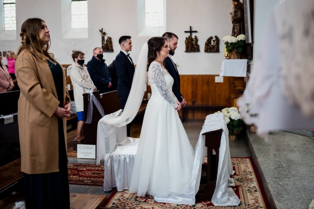 ślub w Sławnie, fotograf ślubny, Rompska Fotografia, para młoda, Kościół św. Antoniego, goście weselni