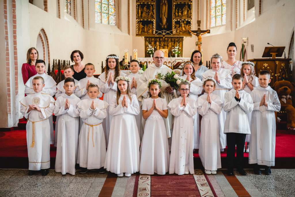 Pierwsza komunia święta w Sławnie, Fotograf Koszalin Barbara Rompska,
Kościół pw. Wniebowzięcia NMP