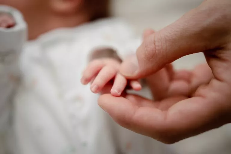 Domowa sesja rodzinna z bliźniakami – zdjęcie 4