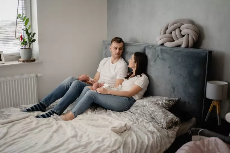 Domowa sesja rodzinna z bliźniakami – zdjęcie 21