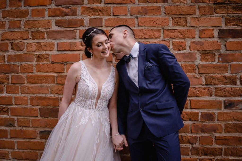 sesja ślubna w Koszalinie, Barbara Rompska, fotograf na wesele, nowożeńcy, zdjęcia w plenerze, moda ślubna, 