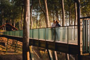 A0107836_wynik narzeczeńska sesja, fotograf Ustka, Słupsk, Barbara Rompska, mostek, plaża Poddąbie, zakochani