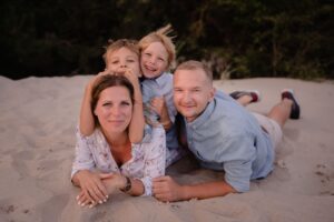 sesja nad morzem Kołobrzeg, fotograf Koszalin, Morze Bałtyckie, Barbara Rompska, plaża, wakacje