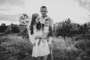 plenerowa sesja rodzinna, fotograf Koszalin, Barbara Rompska, zdjęcia rodzinne Kołobrzeg, czarno biała fotografia