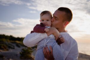 plenerowa sesja rodzinna, fotografia Koszalin, Barbara Rompska, zachód słońca, sesja dziecięca Kołobrzeg