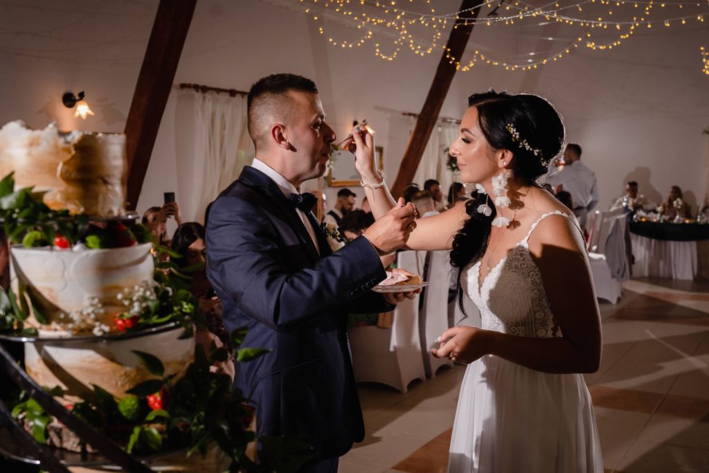 wesele w Polanowie, Leśny Dworek, Rompska Fotografia, Słupsk, fotograf ślubny, reportaż, tort