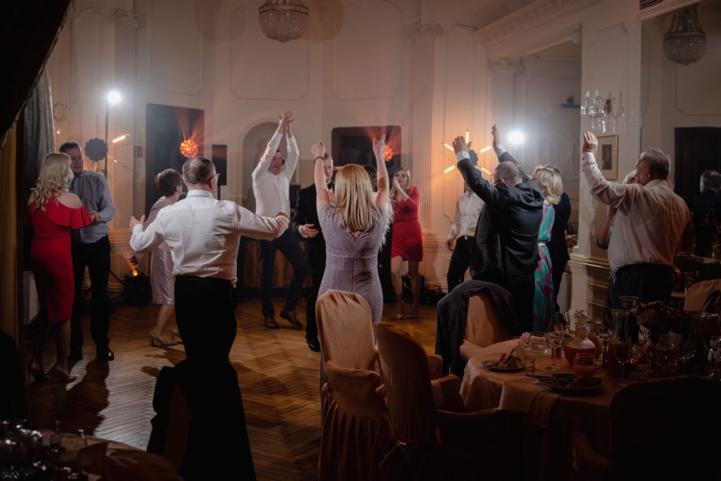 wesele w pałacu, fotograf ślubny,  Rompska Fotografia, Koszalin, Hotel Bursztynowy Pałac, Strzekęcino, zabawa, taniec