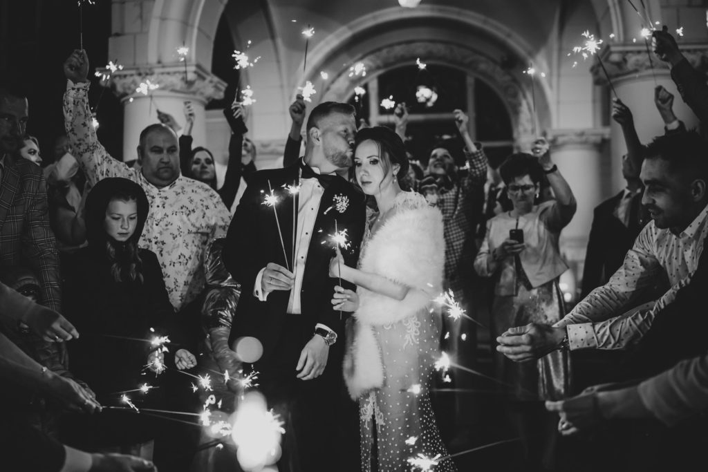 wesele w pałacu, fotograf ślubny,  Rompska Fotografia, Koszalin, Hotel Bursztynowy Pałac, Strzekęcino,zimne ognie
