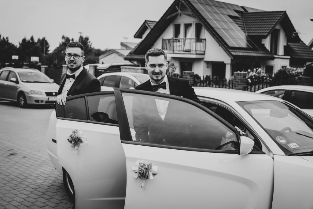 fotografia ślubna Koszalin, Barbara Rompska, zdjęcia z wesela, samochód do ślubu