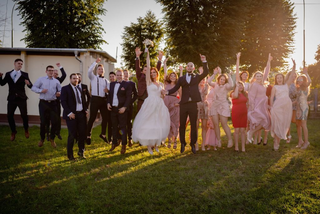 ślub w Białogardzie, fotograf na wesele, Barbara Rompska, reportaż ślubny, sala weselna Jubilatka, Zdjęcia w ogrodzie, plener