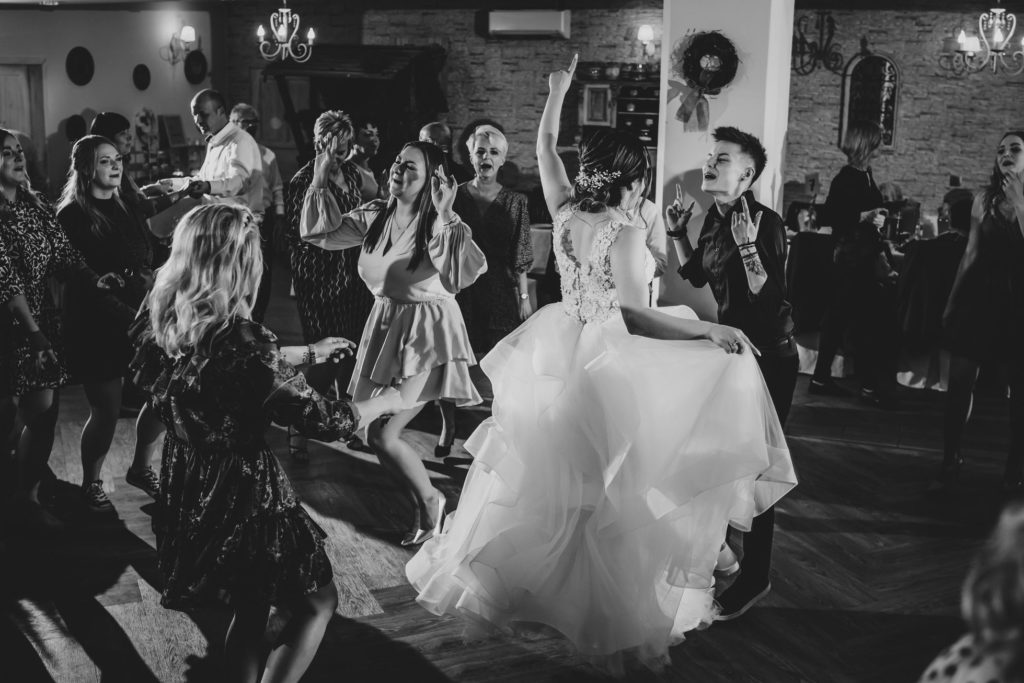 fotograf na wesele, fotografia ślubna, Barbara Rompska, zachodniopomorskie,  sala weselna Bukowiec, Świdwin, taniec