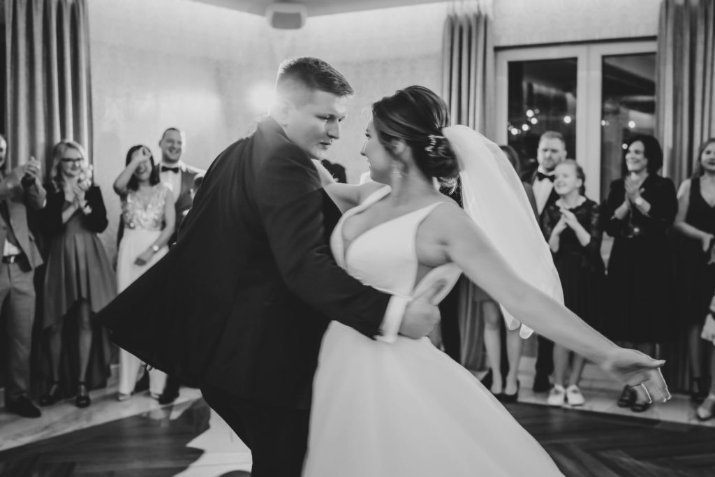 wesele w Dąbkach, Bursztyn SPA & Wellness, fotograf ślubny, Koszalin, Rompska Fotografia, pierwszy taniec, para młoda