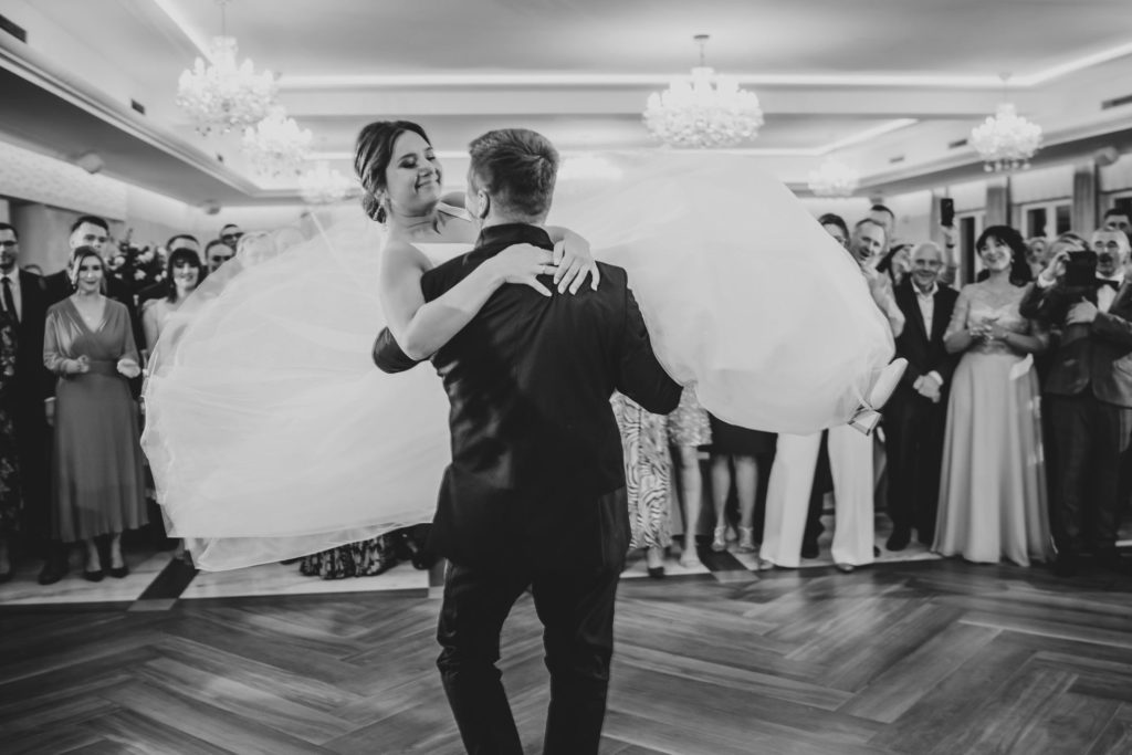 wesele w Dąbkach, Bursztyn SPA & Wellness, fotograf ślubny, Koszalin, Rompska Fotografia, pierwszy taniec, para młoda