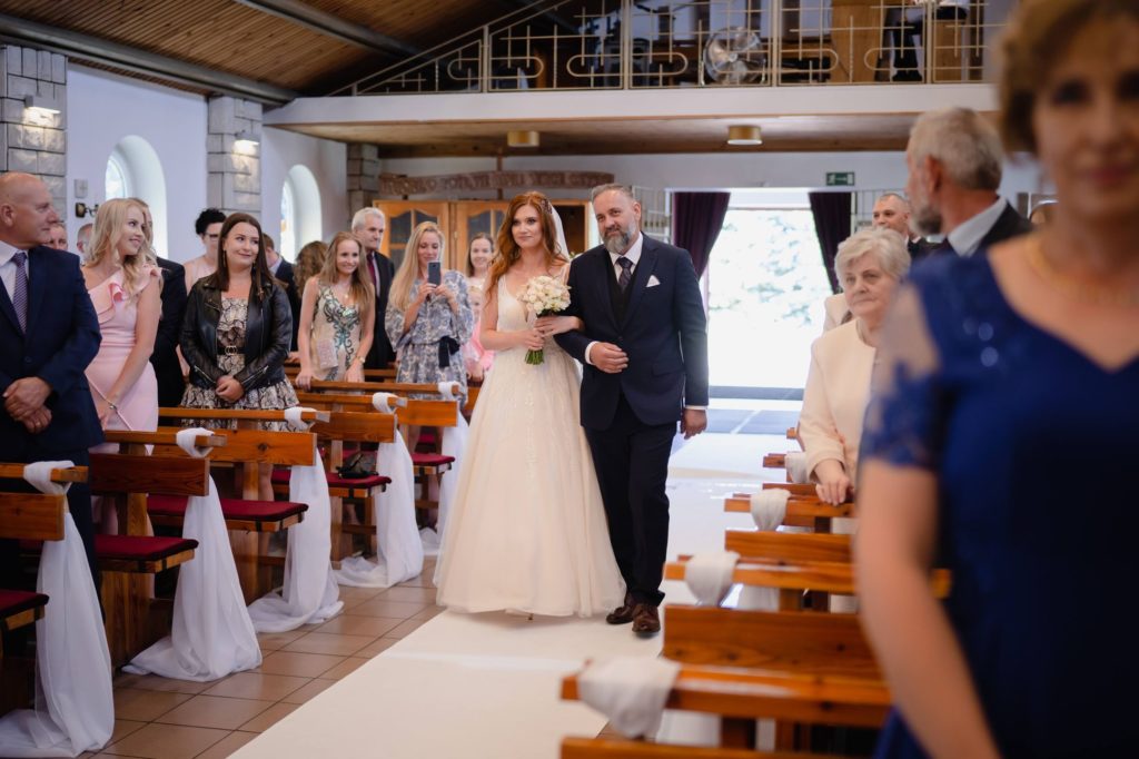 ślub w Białogardzie, kościół pw. św. Jadwigi, fotograf na wesele, Barbara Rompska, reportaż ślubny, 