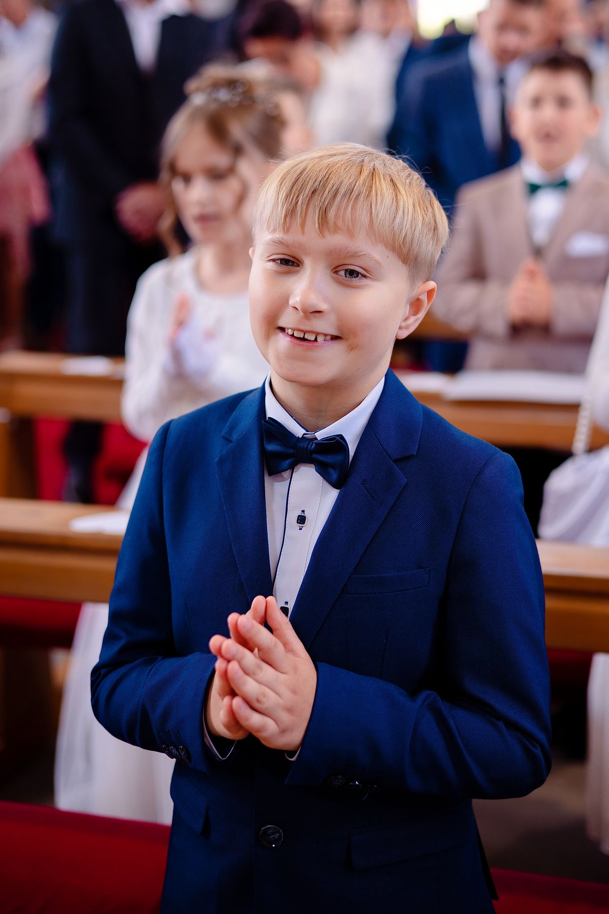Indywidualny portret dziecka w kościele